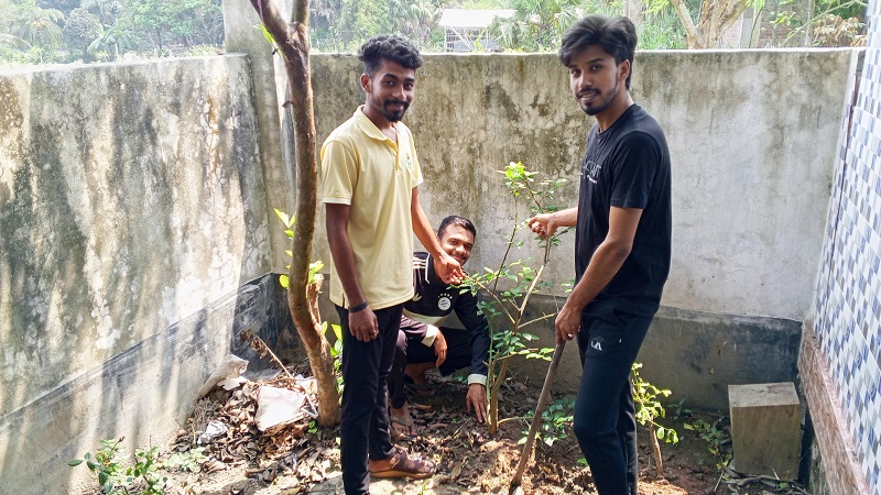 ডুমুরিয়ায় বৃক্ষ রোপনের মাধ্যমে,'সকালের আলো' ডটকম'র ১২তম প্রতিষ্ঠাবার্ষিকী পালিত